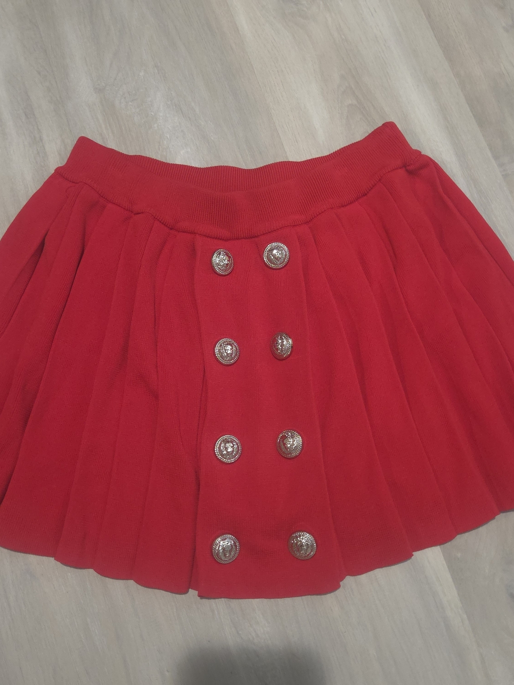 IMMODEL Red Pleated Mini Skirt Plate-tone Buttons Size L Style S-9722 Y2K